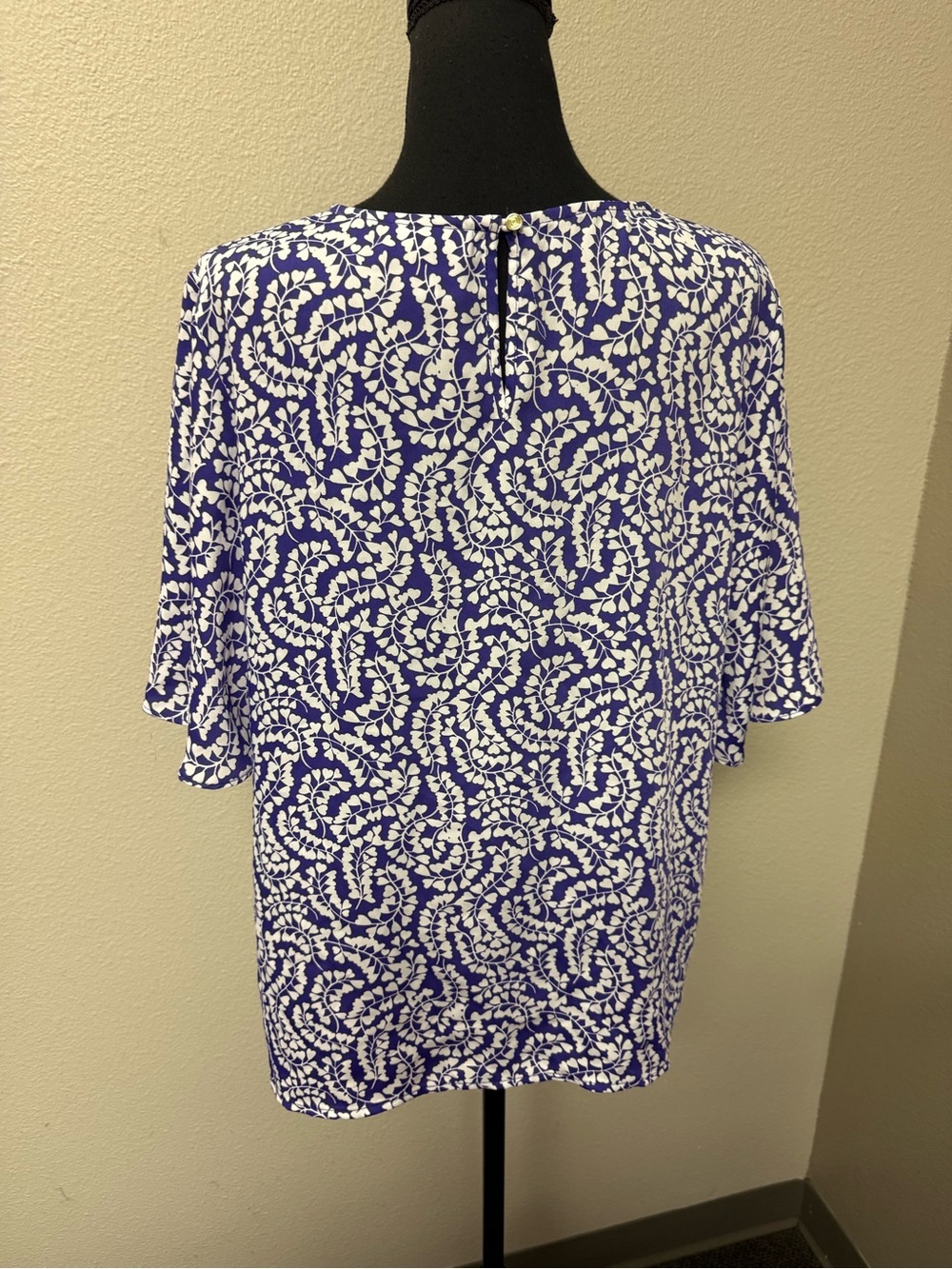 Liz Claiborne Purple White Floral Keyhole Blouse Top Large Boho Chic Tunic EUC!! - Picture 6 of 10